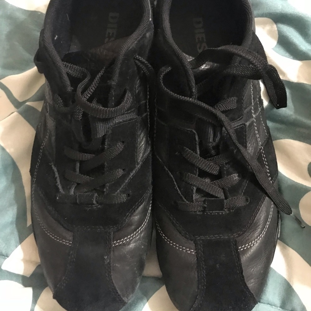Casual tennis shoes
